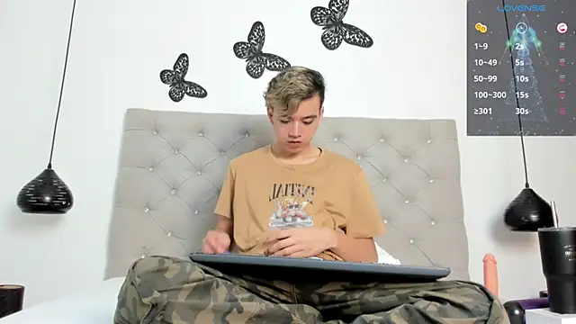 Snapshot of bunny_maxi chatting on December 20, 12:27 pm bunny maxi online show from December 20, 12:27 pm