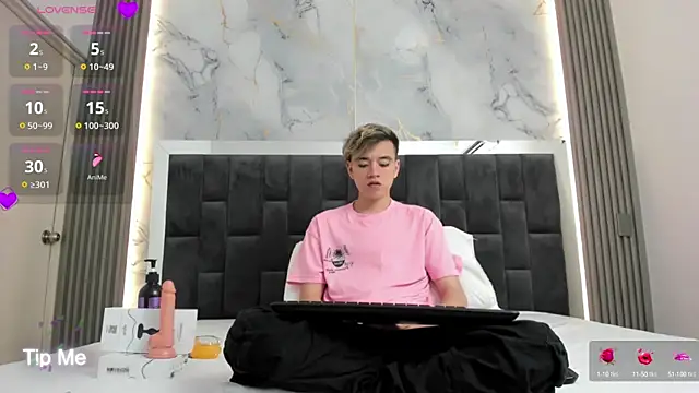 Snapshot of bunny_maxi chatting on February 9, 12:30 pm bunny maxi online show from February 9, 12:30 pm