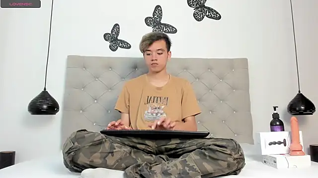 Snapshot of bunny_maxi chatting on February 28, 1:47 pm bunny maxi online show from February 28, 1:47 pm