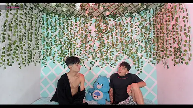 oliverhot2005 online show from December 19, 9:01 pm