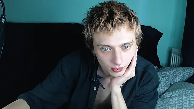Snapshot of axxxturel chatting on January 2, 5:24 am axxxturel online show from January 2, 5:24 am