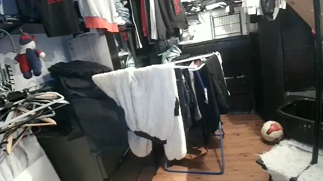 lukasdie online show from April 10, 1:01 am