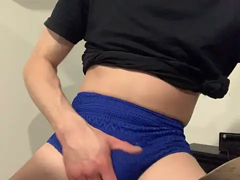 L0cKyseven77 online show from January 2, 8:06 am