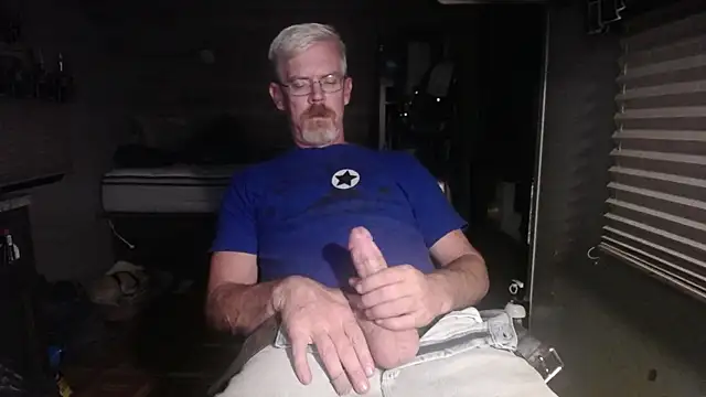 Snapshot of Di9ital069 chatting on January 1, 6:37 am Di9ital069 online show from January 1, 6:37 am