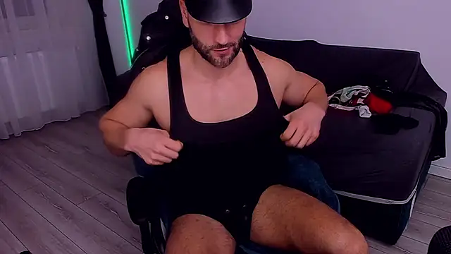 Snapshot of MarisMuscle chatting on January 7, 7:06 pm MarisMuscle online show from January 7, 7:06 pm