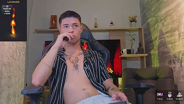 EdwardRoss  online show from June 27, 9:09 pm