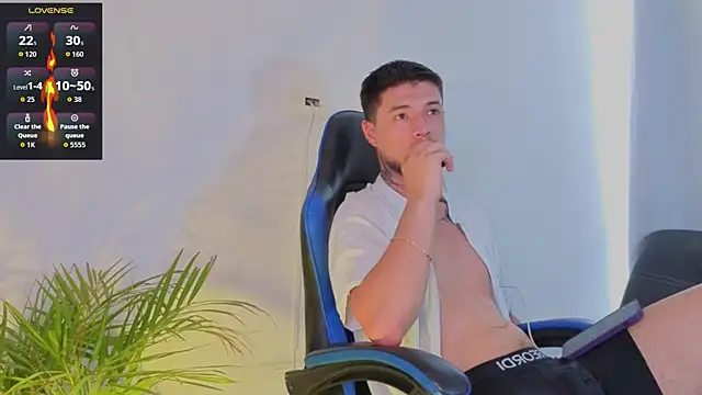 EdwardRoss  online show from April 23, 8:44 pm