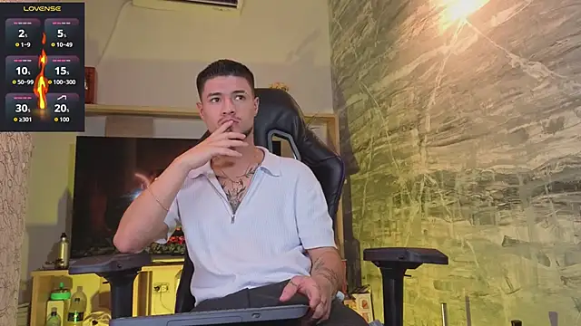 EdwardRoss  online show from June 12, 7:44 pm