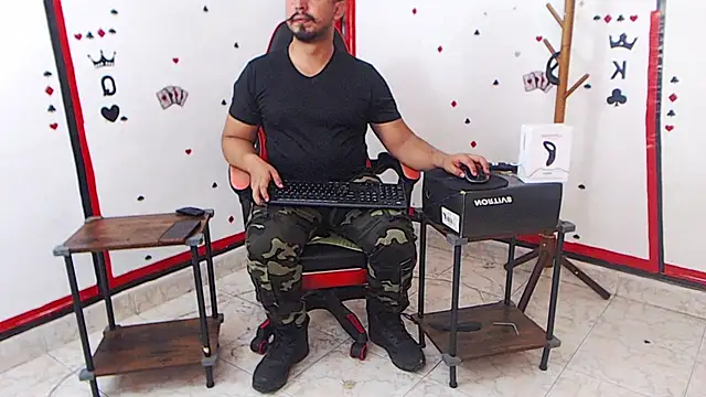 Snapshot of KalethBigDick chatting on February 1, 3:52 am KalethBigDick online show from February 1, 3:52 am