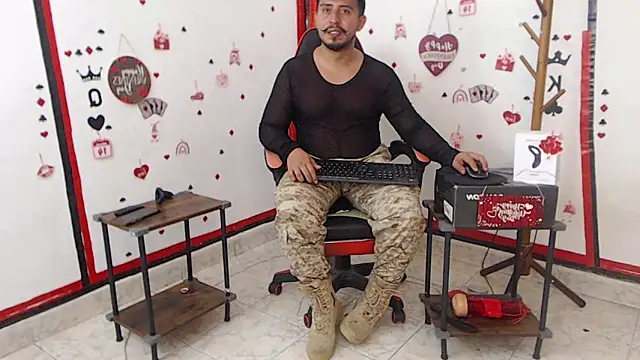Snapshot of KalethBigDick chatting on February 20, 4:07 am KalethBigDick online show from February 20, 4:07 am