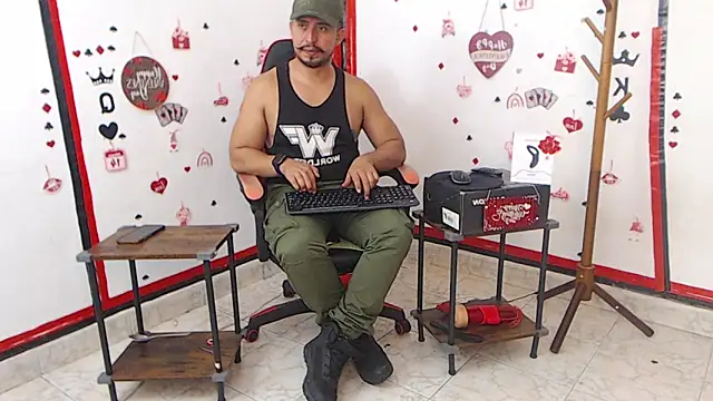 Snapshot of KalethBigDick chatting on February 15, 9:05 am KalethBigDick online show from February 15, 9:05 am
