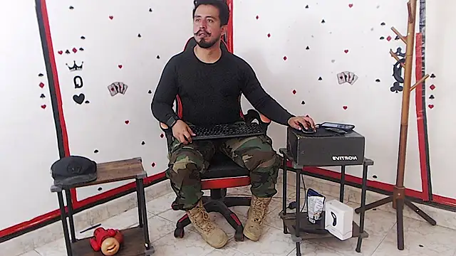 Snapshot of KalethBigDick chatting on October 15, 1:52 pm KalethBigDick online show from October 15, 1:52 pm