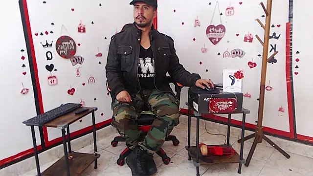 Snapshot of KalethBigDick chatting on February 18, 11:22 am KalethBigDick online show from February 18, 11:22 am