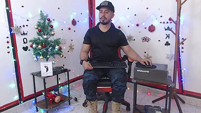 Snapshot of KalethBigDick chatting on December 13, 9:09 pm KalethBigDick online show from December 13, 9:09 pm