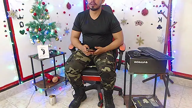 Snapshot of KalethBigDick chatting on December 18, 3:55 pm KalethBigDick online show from December 18, 3:55 pm