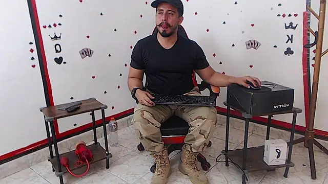 Snapshot of KalethBigDick chatting on October 1, 6:50 am KalethBigDick online show from October 1, 6:50 am