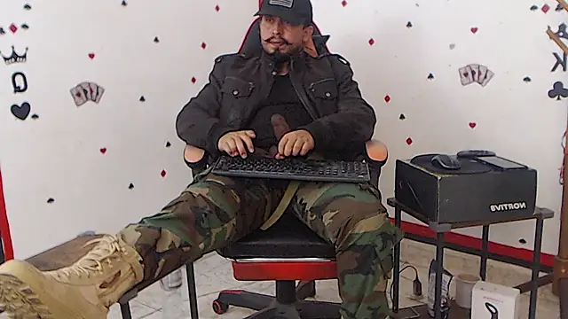 Snapshot of KalethBigDick chatting on October 7, 6:06 am KalethBigDick online show from October 7, 6:06 am