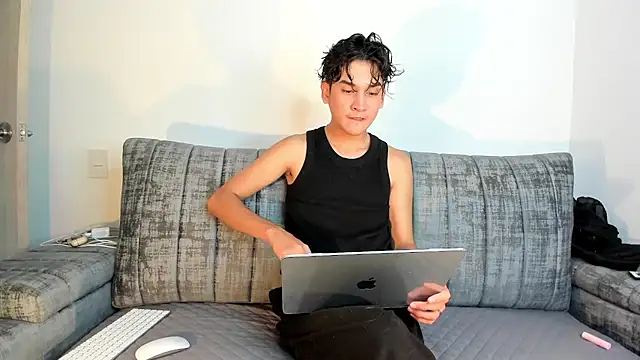 Adriien19 online show from December 21, 8:17 pm