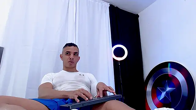 Antonywebb94 online show from April 23, 3:44 am