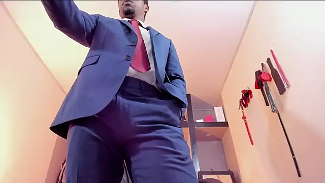 AlejoKhalifa  online show from April 27, 9:39 am