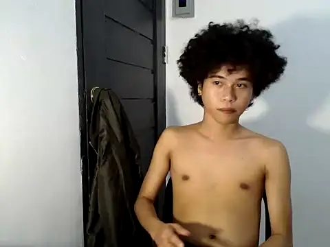 Asiantwink21 online show from May 12, 5:21 pm