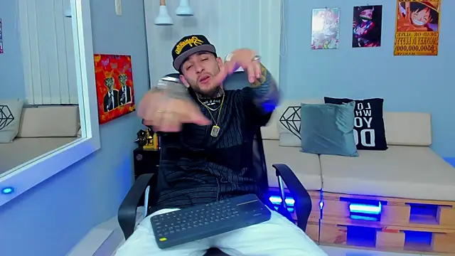 Snapshot of Drako_Lamar chatting on December 16, 12:16 pm Drako Lamar online show from December 16, 12:16 pm