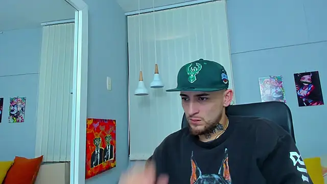 Snapshot of Drako_Lamar chatting on February 24, 12:26 pm Drako Lamar online show from February 24, 12:26 pm