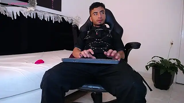 Snapshot of JuanCamiilo_66 chatting on December 29, 5:21 am JuanCamiilo 66 online show from December 29, 5:21 am