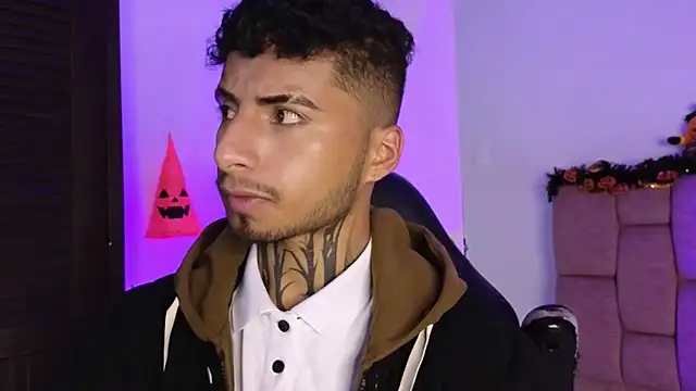 Snapshot of JuanCamiilo_66 chatting on October 28, 2:47 am JuanCamiilo 66 online show from October 28, 2:47 am