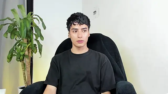 sebas rose online show from December 19, 1:52 pm