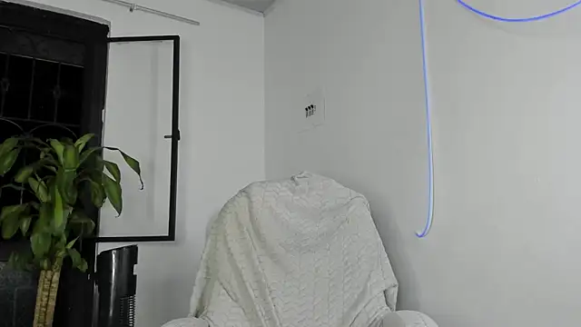 Snapshot of sebas_rose chatting on September 23, 11:04 pm sebas rose online show from September 23, 11:04 pm