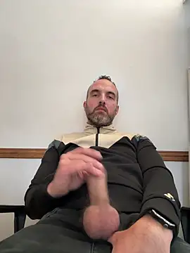 leon3875 online show from March 26, 3:38 pm