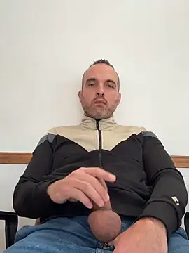 leon3875 online show from May 18, 3:28 pm