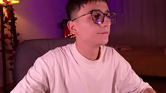 Snapshot of Mr_evan1 chatting on December 14, 12:12 pm Mr evan1 online show from December 14, 12:12 pm