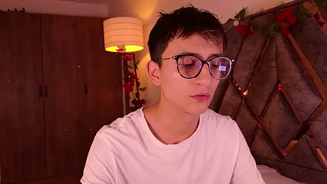 Snapshot of Mr_evan1 chatting on December 4, 12:14 pm Mr evan1 online show from December 4, 12:14 pm
