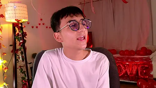 Snapshot of Mr_evan1 chatting on February 14, 3:05 pm Mr evan1 online show from February 14, 3:05 pm