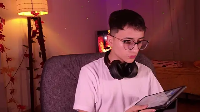 Snapshot of Mr_evan1 chatting on December 13, 11:55 am Mr evan1 online show from December 13, 11:55 am
