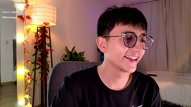 Snapshot of Mr_evan1 chatting on March 18, 2:06 pm Mr evan1 online show from March 18, 2:06 pm