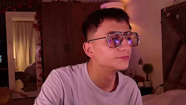Snapshot of Mr_evan1 chatting on December 10, 12:05 pm Mr evan1 online show from December 10, 12:05 pm