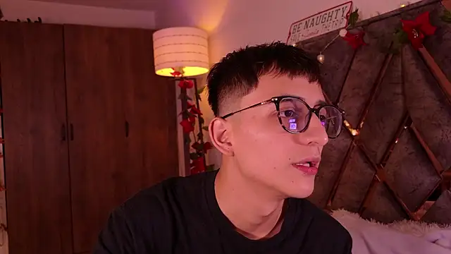 Snapshot of Mr_evan1 chatting on December 6, 4:06 pm Mr evan1 online show from December 6, 4:06 pm