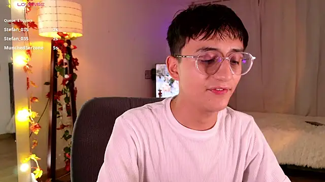 Snapshot of Mr_evan1 chatting on February 18, 1:44 pm Mr evan1 online show from February 18, 1:44 pm
