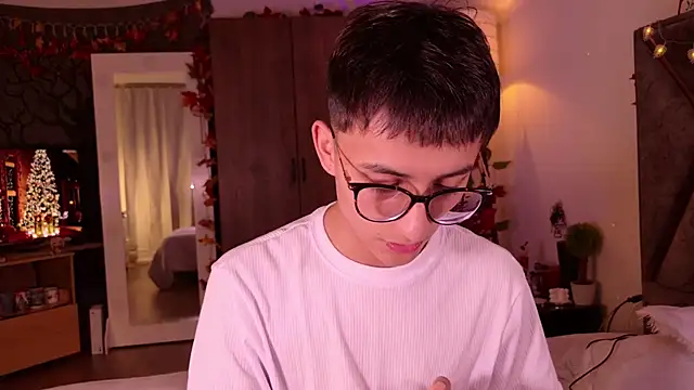 Snapshot of Mr_evan1 chatting on December 9, 11:58 am Mr evan1 online show from December 9, 11:58 am
