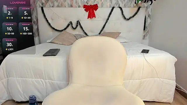 Snapshot of MagnusKing_ chatting on December 17, 8:10 pm MagnusKing online show from December 17, 8:10 pm