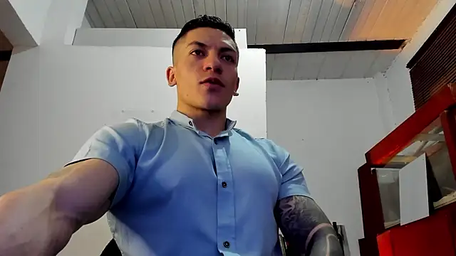 Snapshot of aquiles_51 chatting on October 31, 7:39 pm aquiles 51 online show from October 31, 7:39 pm