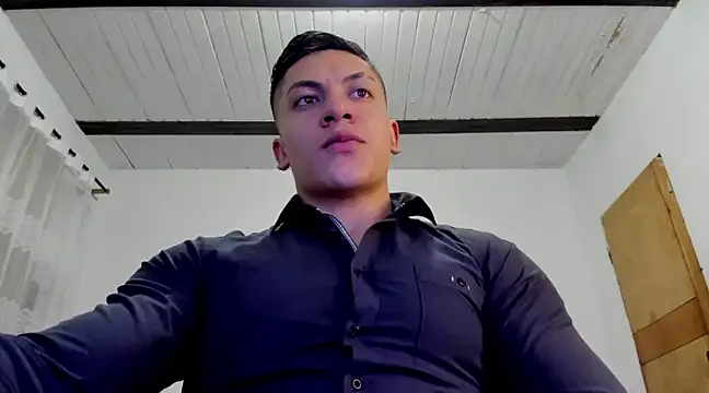 Snapshot of aquiles_51 chatting on January 15, 11:19 pm aquiles 51 online show from January 15, 11:19 pm