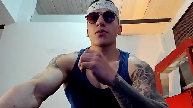 Snapshot of aquiles_51 chatting on September 11, 9:58 pm aquiles 51 online show from September 11, 9:58 pm