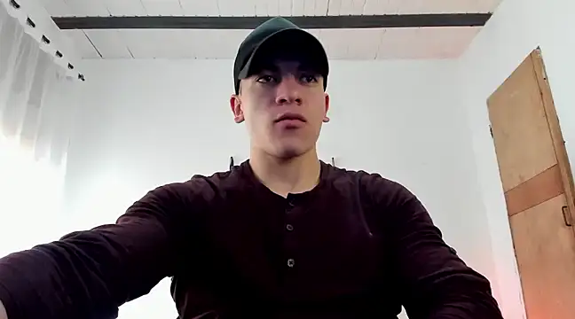 Snapshot of aquiles_51 chatting on March 20, 9:02 pm aquiles 51 online show from March 20, 9:02 pm