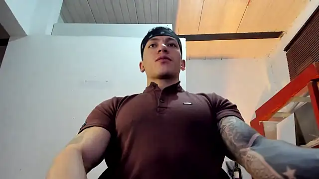 Snapshot of aquiles_51 chatting on October 17, 8:46 pm aquiles 51 online show from October 17, 8:46 pm