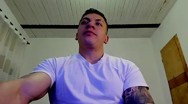 Snapshot of aquiles_51 chatting on January 16, 11:59 pm aquiles 51 online show from January 16, 11:59 pm