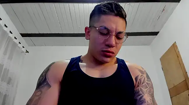 Snapshot of aquiles_51 chatting on January 19, 12:17 am aquiles 51 online show from January 19, 12:17 am
